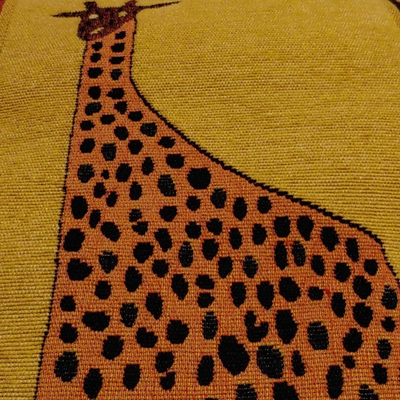 Gifaffe accent pillow - Picture 3 of 8